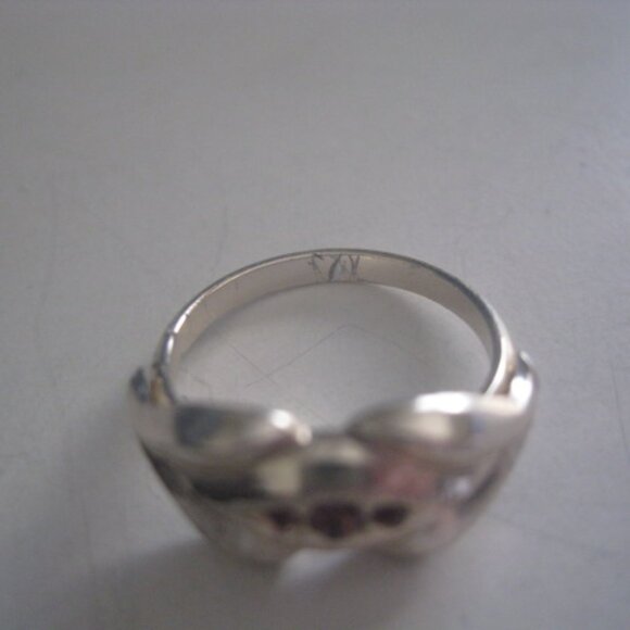 Silver Tone Ring w/ 3 Pink Glass Stones - Picture 9 of 12
